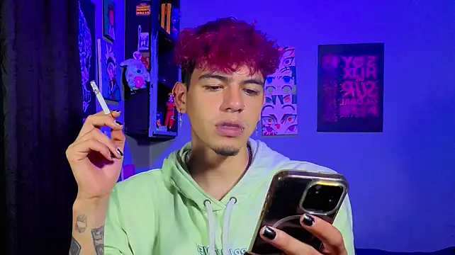 MikeyKuro Show in webcam