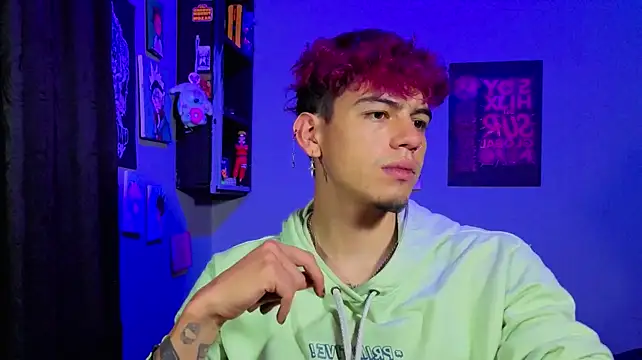MikeyKuro Show in webcam