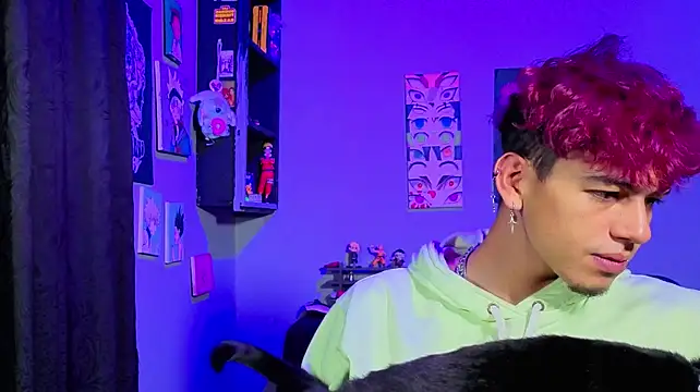 MikeyKuro webcam show