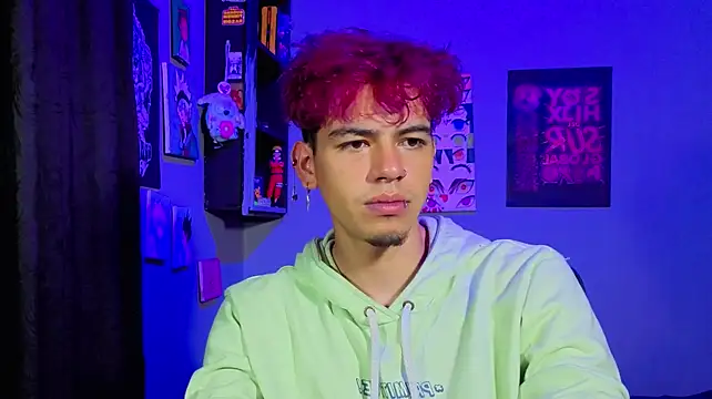 MikeyKuro Webcam Show