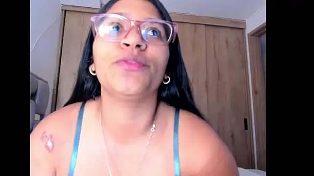 Vickyy30_'s Live XXX Chat