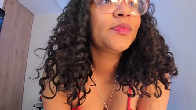 Chat +18 de Vickyy30_ ao vivo