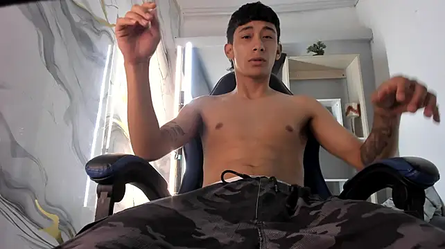 AaronNewmann Webcam Show