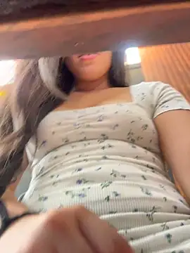 Show modela Valentina-gomezz na web-kameri