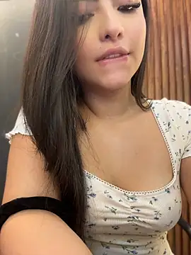 Valentina-gomezz's Webcam Show