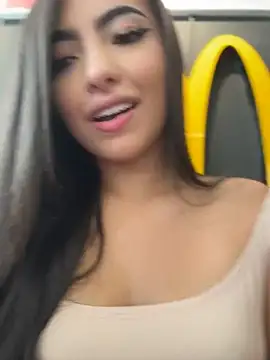 Valentina-gomezz's Webcam Show
