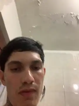 omarjr009's Webcam Show