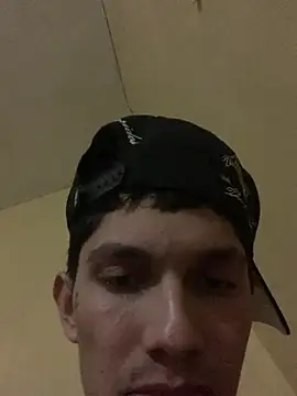 הופעת וובקאם של omarjr009
