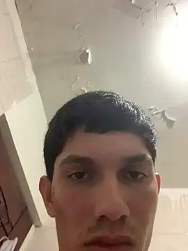 omarjr009: διαδικτυακό σόου στην κάμερα