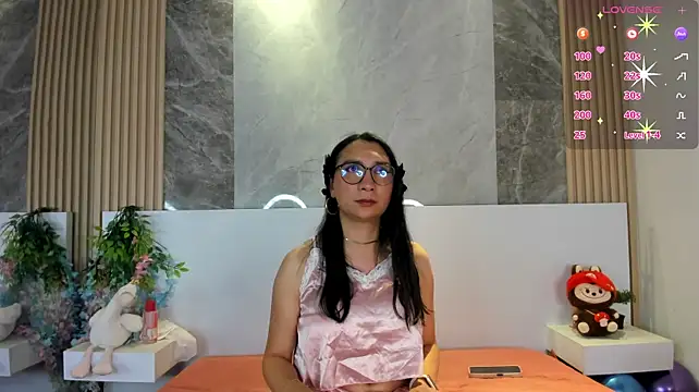 CuteCherryVelvet Show in webcam