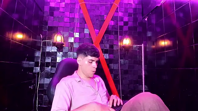 JhonyRiver Show in webcam