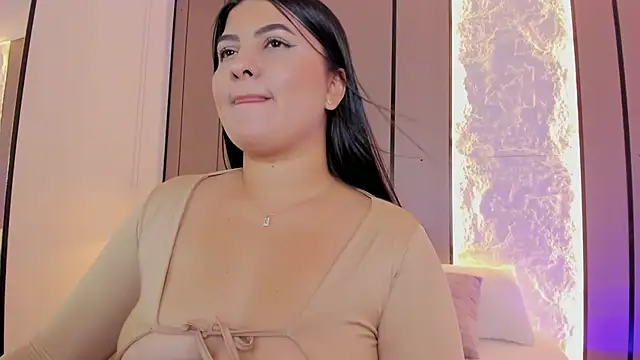 zaynab_: διαδικτυακό σόου στην κάμερα