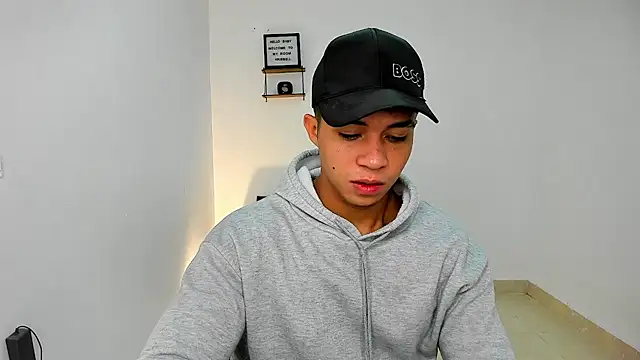 Show modela zayn_v1p na web-kameri