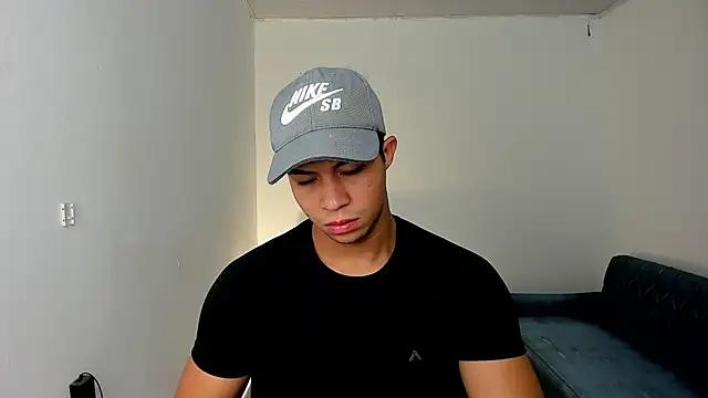 Show modela zayn_v1p na web-kameri