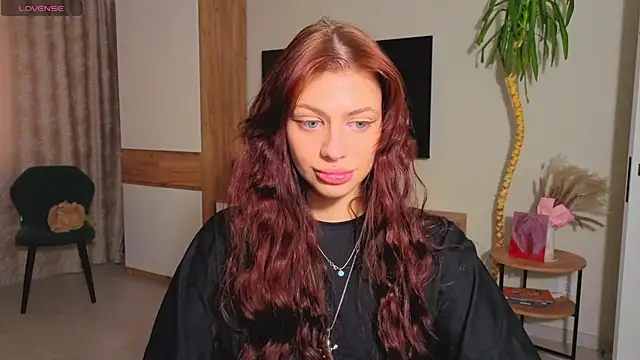 elizabell_rouge's Webcam Show