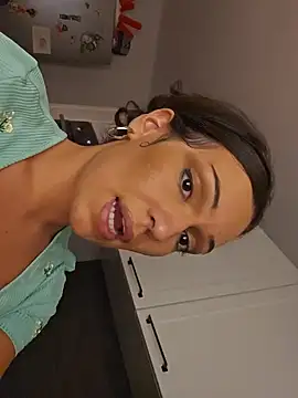 SaskiaVoss_'s Live Chat Room