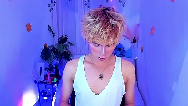 andrea17___ Show in webcam