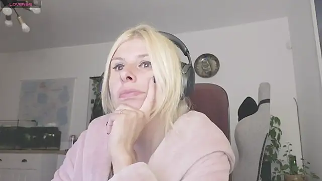 Webkamerová show karmija