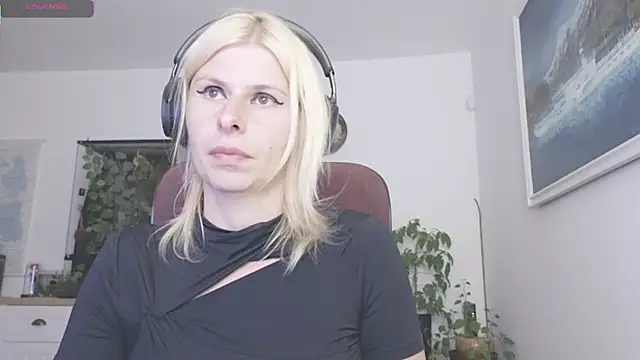 Show modela karmija na web-kameri