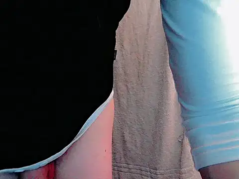 הופעת וובקאם של FemboiAngel