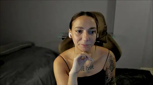 AnnaDollln Webbikameraesitys