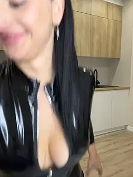 Show modela HiddenKittiLust na web-kameri