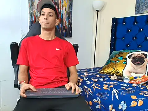 connor_launther_ webcam show