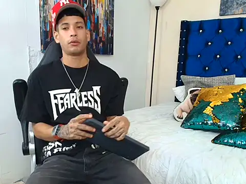 connor_launther_ Show in webcam