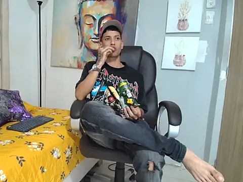 connor_launther_ Show in webcam