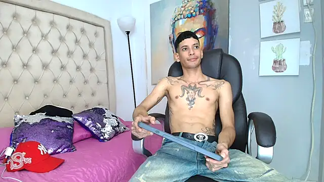 connor_launther_ webcam show