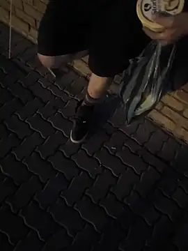 Homeless_hunter: διαδικτυακό σόου στην κάμερα