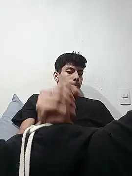 Show modela Aj212 na web-kameri