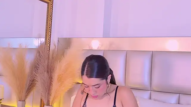 MiaKallo Chat XXX live