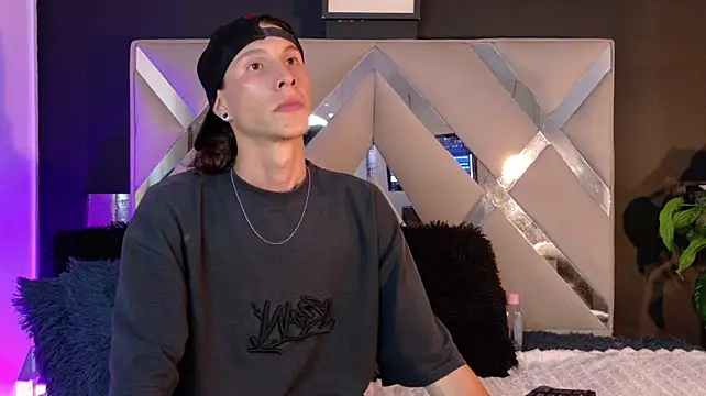 הופעת וובקאם של Alexxey_x