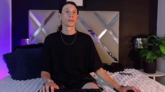 Alexxey_x Show in webcam