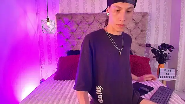 Show modela Alexxey_x na web-kameri