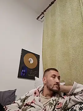 Yris-04 webcam show