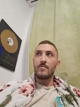Pokazy przed kamerką – Yris-04