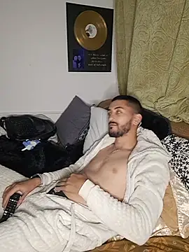 Yris-04 Webcam-Show