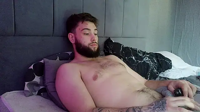 hungnkinkyy: διαδικτυακό σόου στην κάμερα