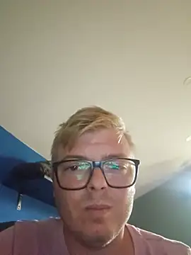 blondeboy92 Webcam Show