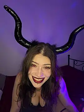 SunnyBunny19 Adlı Modelin Canlı XXX Sohbeti