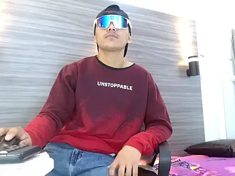 Show modela DanteSeth na web-kameri