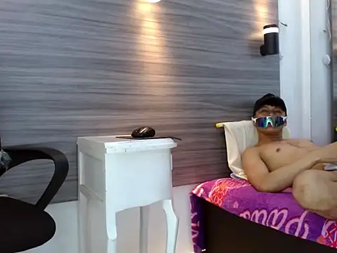Show modela DanteSeth na web-kameri