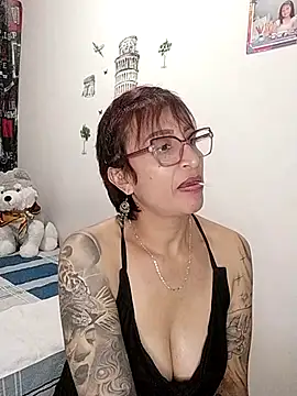 missrouge_tattoo Webcamshow