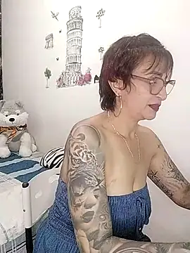 missrouge_tattoo Webcamshow