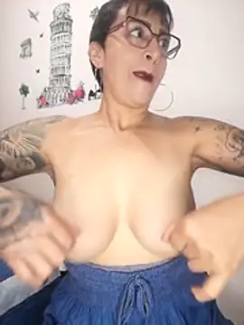 missrouge_tattoo's Webcam Show