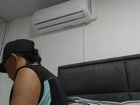 jhoncito0310 Show in webcam
