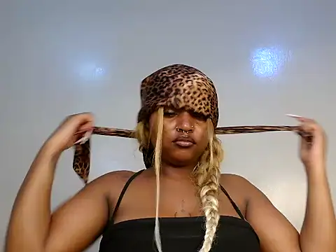 Chat +18 de Sexybrii_ ao vivo