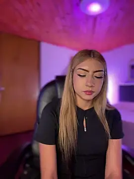 Pokazy przed kamerką – Hasly_Pink1